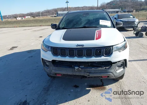 2023 Jeep Compass Trailhawk 4X4 z USA, uszkodzony, nr VIN 3C4NJDDNXPT522745